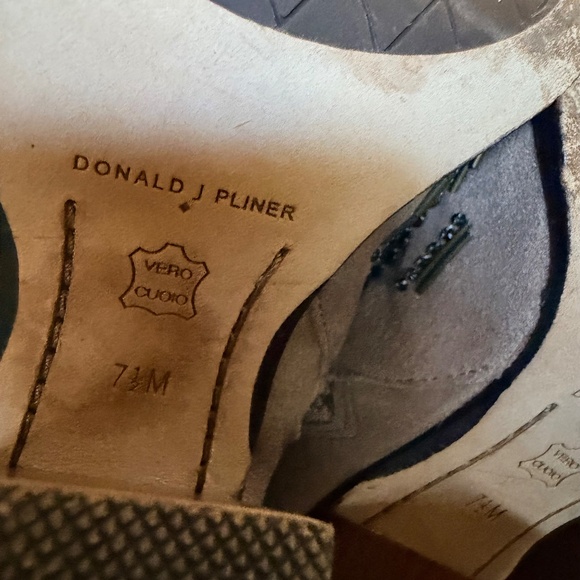 Donald J Pliner beaded Ankle Boots 7.5 - Picture 10 of 11